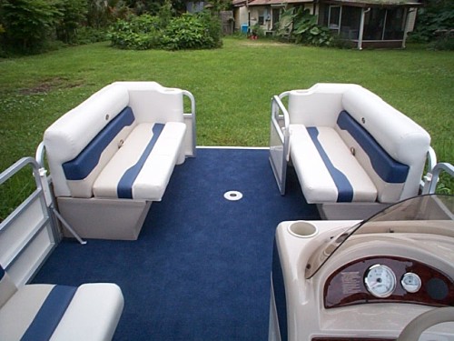 Lots Of Seating And Storage Up Front Too !!

Front Door Open.