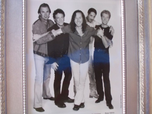 What A Crew :)

Jonathan Cain .. Neal Schon .. Steve Augeri .. Deen Castronovo, Ross Valory.